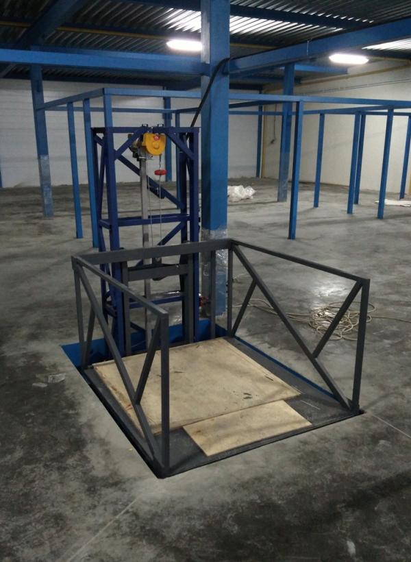 Грузовой консольный лифт КЛ-1000