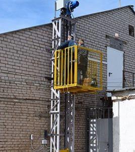 Мачтовый стационарный подъемник