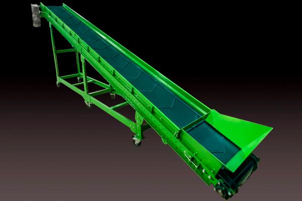 Наклонный конвейер с приемным бункером